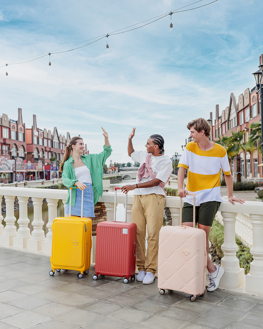 LOCKATION 락케이션 캐리어 55/20 FRAME  lifestyle | American Tourister